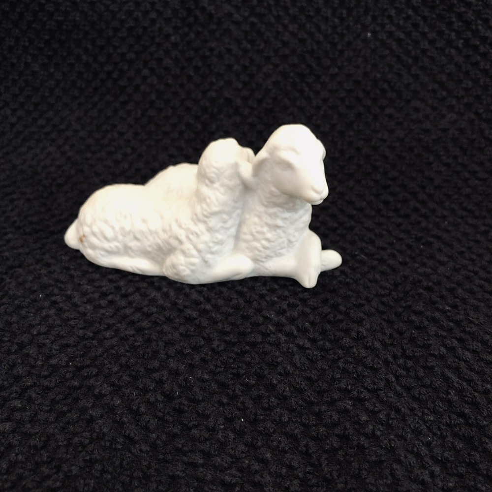 VTG 1993 Avon Nativity Collectibles "The Sheep Porcelain Figurine" Barn Animals